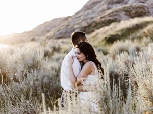 孤立、昇進、反感。家を飛び出した私を抱擁した彼の詰問に、救われた