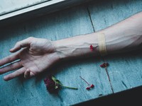 目立つ血管に集まる視線。「気がする」に呪われていた私