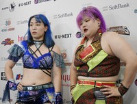 ドロー発進を悔しがる世羅りさ（左）、柊くるみ