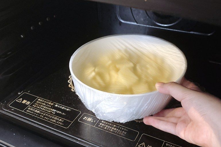 節約にもなる！ ラップの代わりにかぶせるだけ「1つ約6円のキャップ