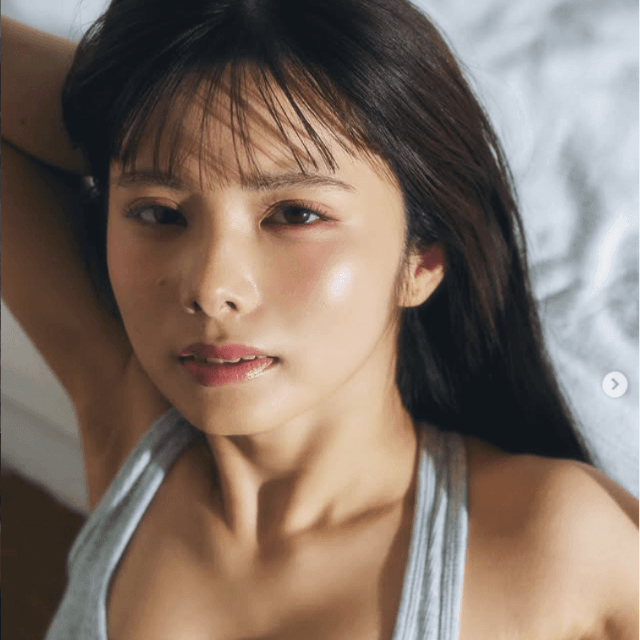 「FLASH」（26年9月15日発売号）に登場した古浜あおいのオフショット　本人のインスタグラム（@acha_oicha）より