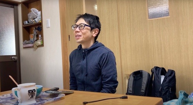 音声配信を収録している大迫さん。一日3回、毎日続けている / おばあめし19