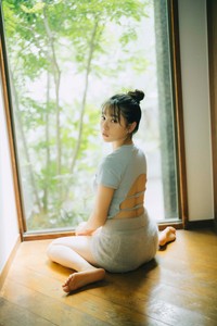 「桜井日奈子2024カレンダーブック（仮）」(東京ニュース通信社刊)より