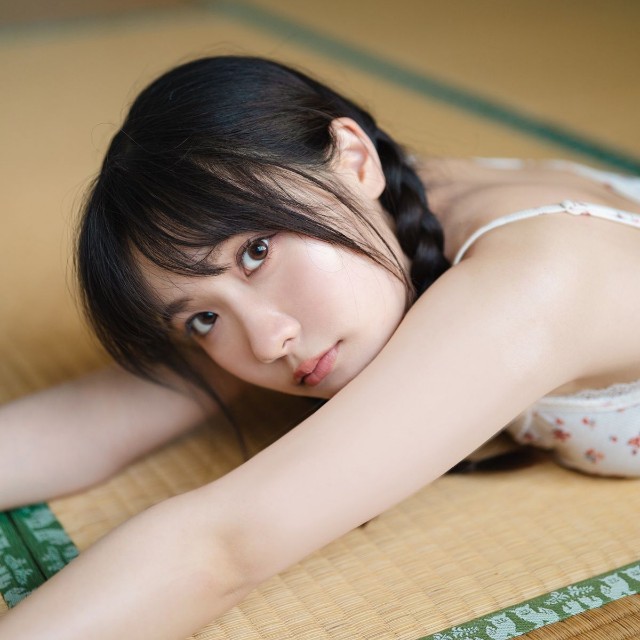 声優・坂倉花の1st写真集の先行カット