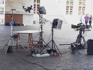 現実の世界が嫌い。ヒーローに助けに来てもらいたい。その願いを叶える方法とは