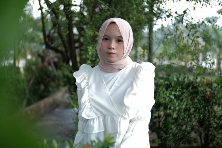 インドネシアの歌手でユーチューバーのレイニッチさん