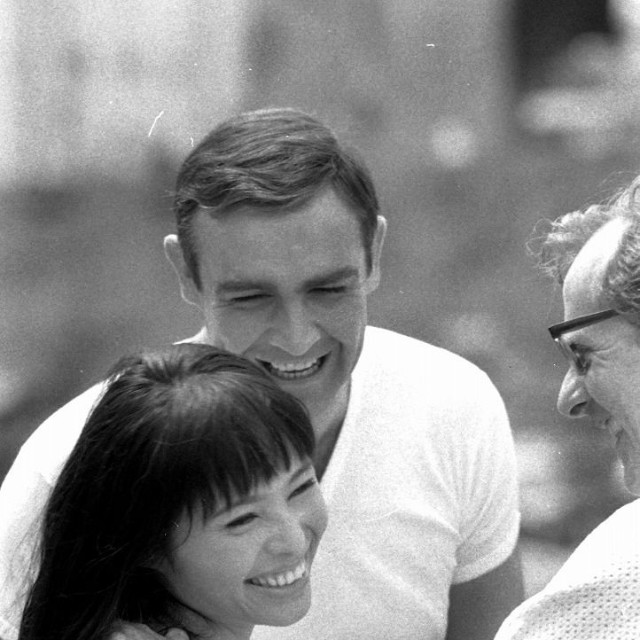 「007は二度死ぬ」撮影中のショーン・コネリーとボンドガールの若林映子=1966年