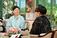 「徹子の部屋」    黒柳徹子(右)、萩野いづみさん＝テレビ朝日提供