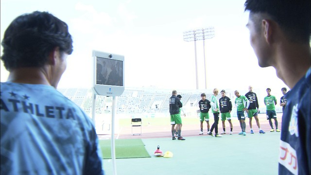 離れた場所からスポーツ観戦楽しむ　遠隔操作ロボット「アバター」活用でサッカー観戦　香川