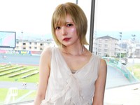 益若つばさ