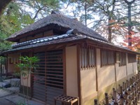 改修工事前の日暮亭（栗林公園観光事務所提供）