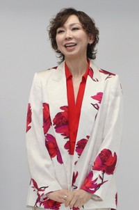 宝塚歌劇団退団20周年記念公園を開催する元星組トップスター湖月わたる