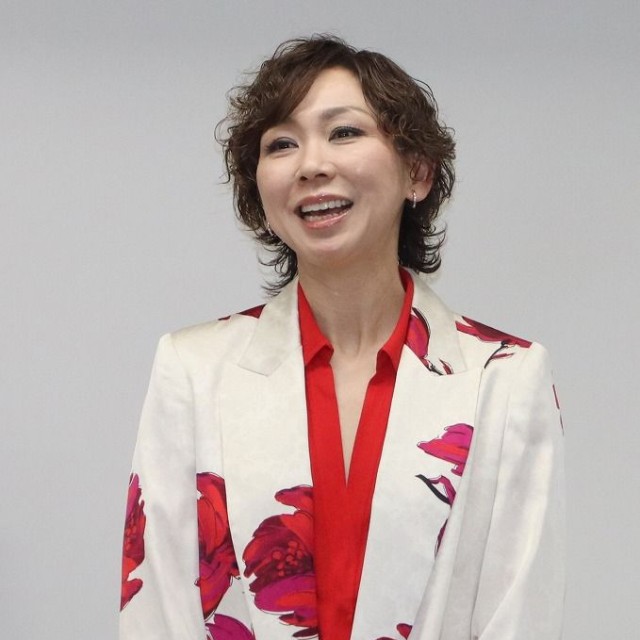 宝塚歌劇団退団20周年記念公園を開催する元星組トップスター湖月わたる