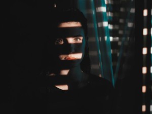 趣味は「韓国」と答えた私に、「毎年整形すれば」と彼らは言った