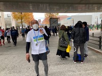 完走記念のメダルを胸に