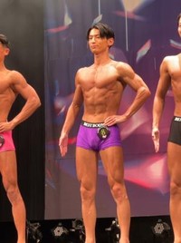 「BEST BODY JAPAN 首都圏大会」で美ボディを披露した小見山直人