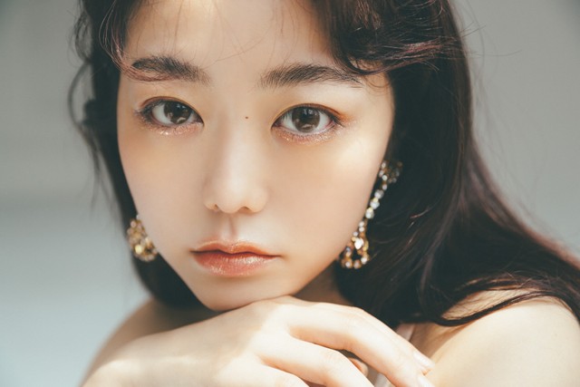 峯岸みなみ『短所ネガティブ 長所ネガティブ』より