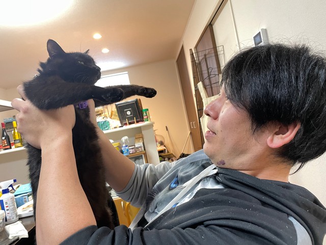 愛情たっぷり、ししまるくんと暮らす西村さん