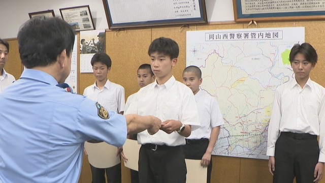 感謝状を贈呈された吉備中学校の生徒5人