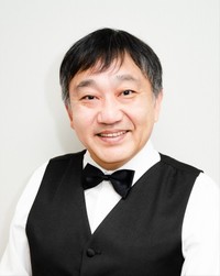 「大人研究」のパイオニアにして第一人者の石原壮一郎氏。三重県出身で郷土の魅力を伝える「伊勢うどん大使」なども務める