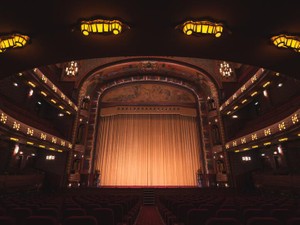 キラキラした世界の苦しさを知った私は、舞台女優の夢を胸にしまった