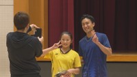 桃田賢斗選手　地元でファンと交流　エキシビションマッチの解説も　香川・三豊市