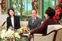 「徹子の部屋」に出演する（左から）天海祐希、小日向文世、司会の黒柳徹子＝テレビ朝日提供