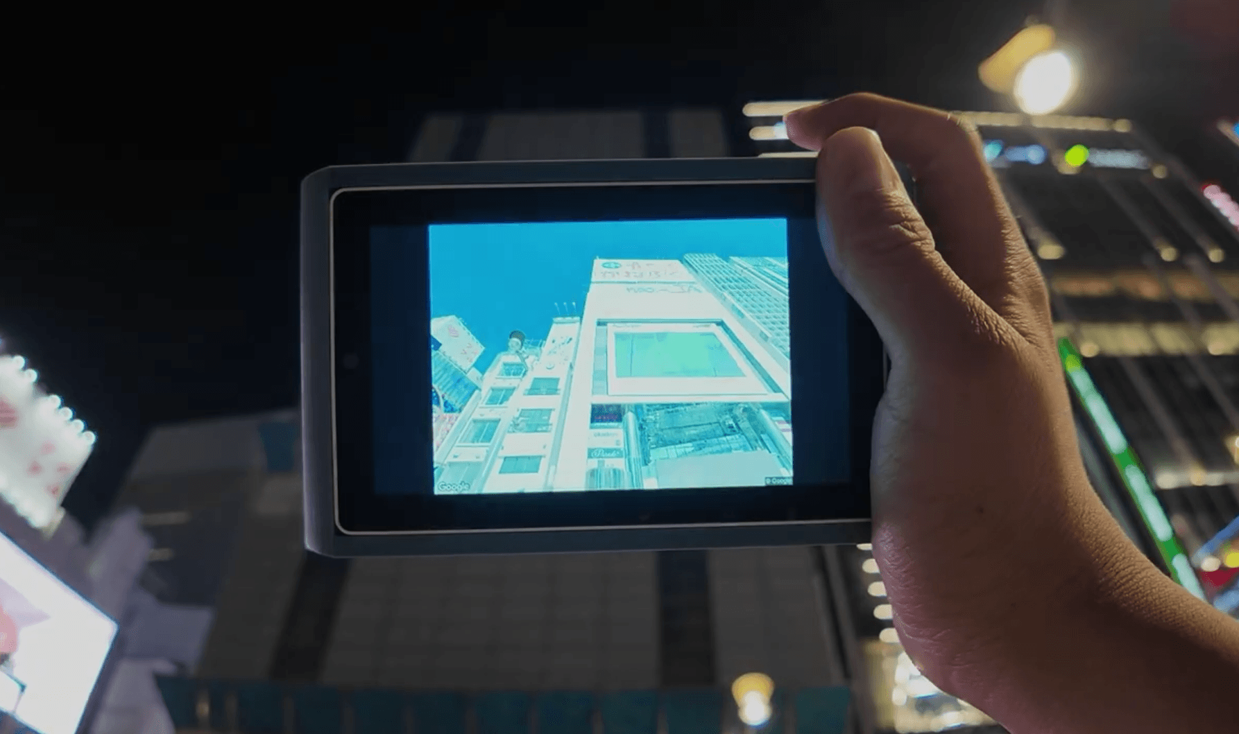 思い出カメラのモニターには在りし日のアルタビジョンが