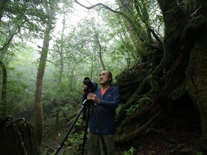 写真家の高砂淳二さん　写し取る生物や地球への賛歌　代表作はウユニ塩湖のフラミンゴ