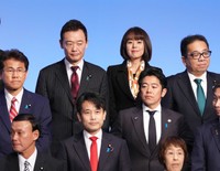 自民党大会で比例代表の候補予定者として紹介された杉田水脈氏（後方中央右）