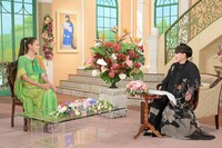 黒柳徹子さん（右）とトークを展開する森泉さん