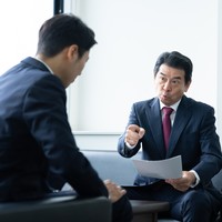 部下に注意する上司　※画像はイメージです（pain au chocolat/stock.adobe.com）