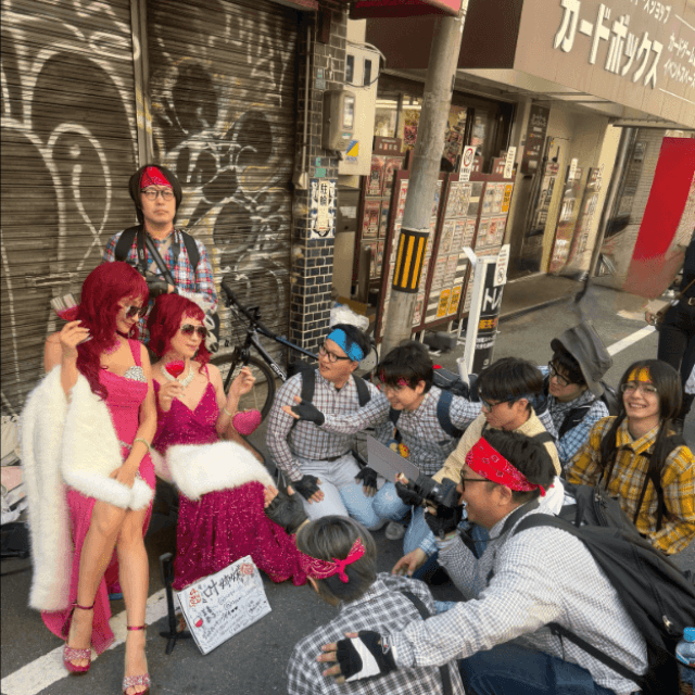 オタクさんに囲まれる一幕も。大阪日本橋ストフェスにて（めぇめぇさん提供）
