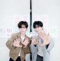 YouTubeコンテンツ「TEO」に出演したZEROBASEONEのジャン・ハオ（左）とソン・ハンビン（出典：teo.universe）