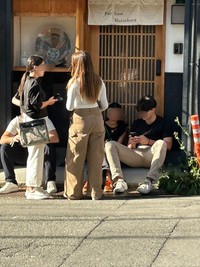オーバーツーリズムが深刻な京都市内で今、「市民が心底辟易していること」とは？（画像提供：投稿者撮影　※顔部分に加工をしています）