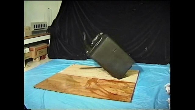 さらに暴れるかのごとく、激しく動く洗濯機。一旦収まったかのように見えたが……（画像提供：NITE）
