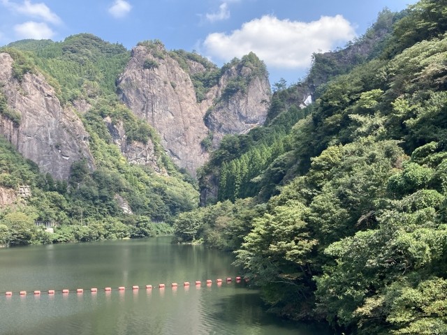 八女市・日向神ダム北壁のハート岩