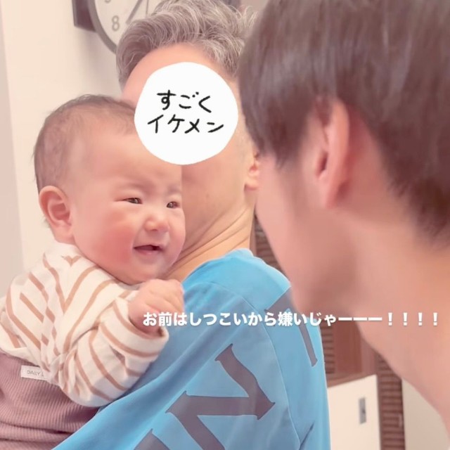 長男くんにはやっぱり塩対応の赤ちゃん（提供：@nokonokonokosan_dorosanさん）