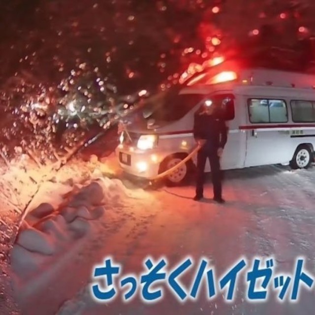 助っ人さんの牽引ロープを装着し、「牽引」開始！（動画からキャプチャー／提供：YouTubeチャンネル『DRIFT TEAM VOLTAGE』より）