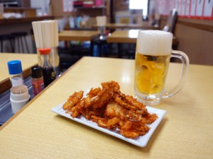 小さな幸せ見つけ、明日へと　酒場ライター・パリッコが「酒」を読む