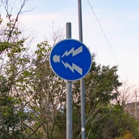 クラクションを鳴らさないといけない場合は？※画像はイメージです（PhotoAC）
