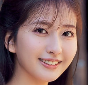 斉藤里奈（撮影／唐木貴央　ヘアメイク／新井祐美子　スタイリング／八杉直美）