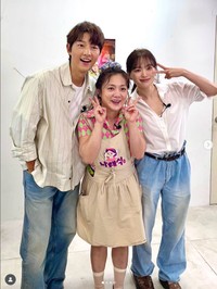 YouTube「ナレ食」の公式インスタグラム@naraesikより（左から）ソン・ジュンギ、パク・ナレ、チョン・ウヒ