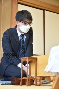 試験官を務めた岡部怜央四段