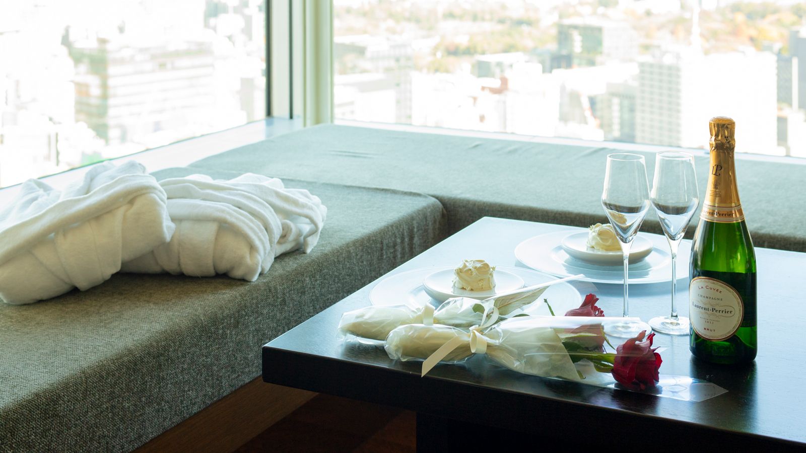 バレンタインデーからホワイトデーまで、<br>都心のハイエンドホテルで楽しむ親密な時間。