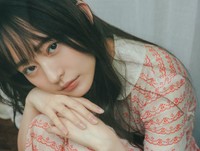 高崎かなみ「旬撮GIRL Vol.28」（扶桑社）より＝撮影／東京祐 ヘアメイク／花房みなみ スタイリング／毛塚由恵