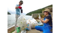 ゴミ調査の様子　NPO法人クリーンオーシャンアンサンブル提供