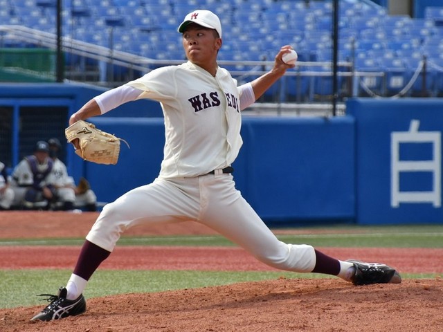 野球 - 早稲田大学の早川隆久、主将番号が付いた背中と立ち姿で優勝へ