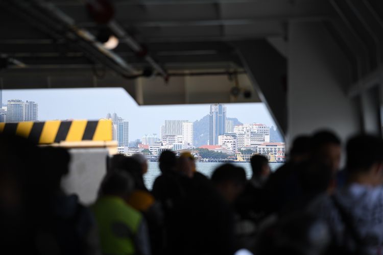 マレーシアのバターワース駅付近からフェリーに乗った