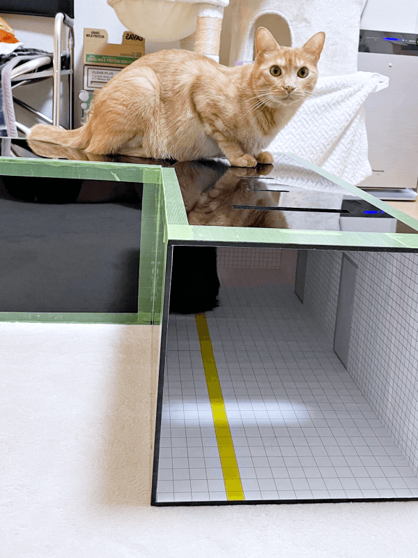 「8番出口」の模型外観はトンネルのよう。上に乗っているティーグルくん（画像提供：ティグノアさん）